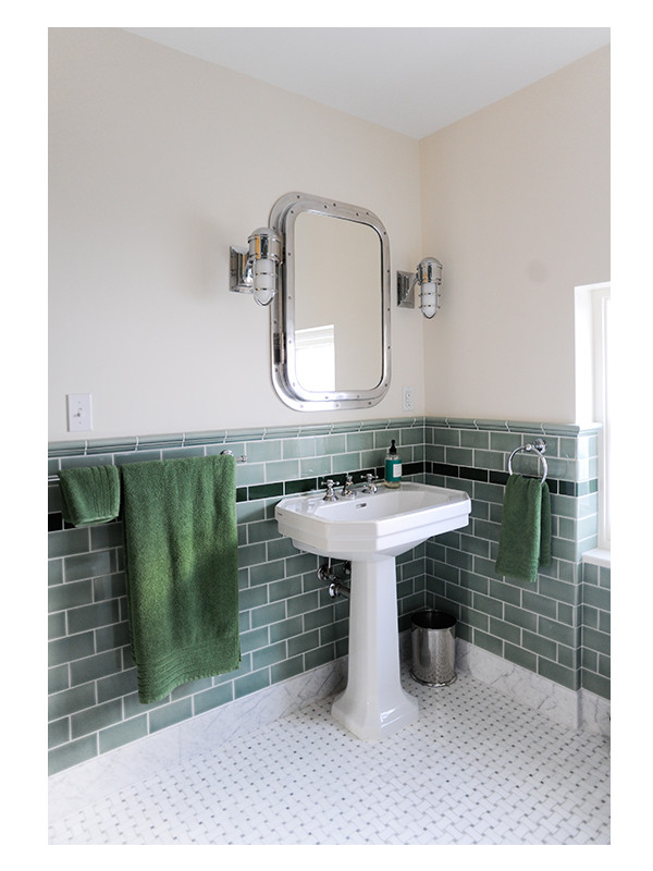 This guest bathroom design by Hatheway Architects feature the Vermeere 3