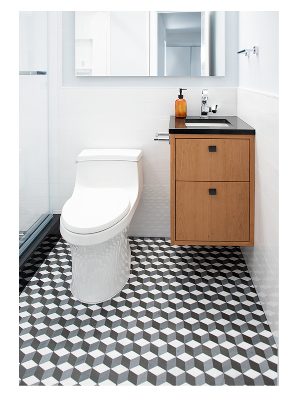 The Optic Cubes mosaic by the Complete Tile Collection is installed on the floor of the bathroom. It is made from honed Thassos and Bardiglio Impresso marble with Basalt.